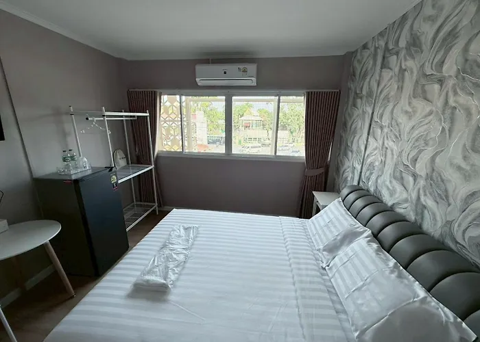 Lopburi Sity Hotel โรงแรมลพบุรี ซิตี้