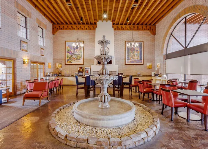 Comfort Suites Tucson Near Sabino Canyon