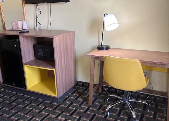 Days Inn By Wyndham Park City Kansas
