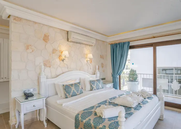 Oasis Hotel (Adults Only)