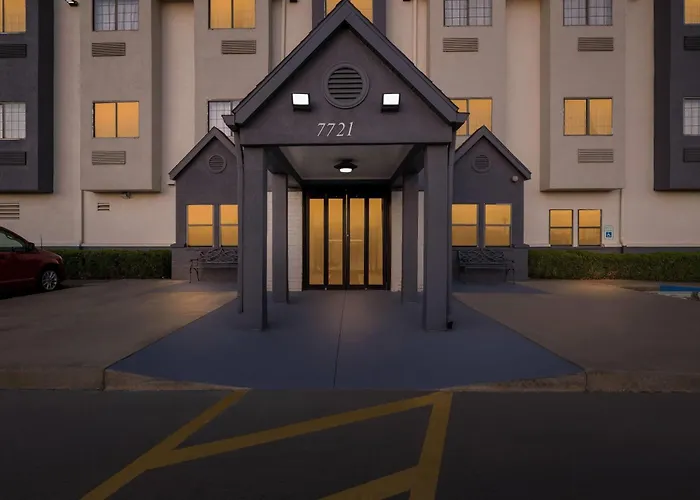 Days Inn By Wyndham Near Kansas Speedway