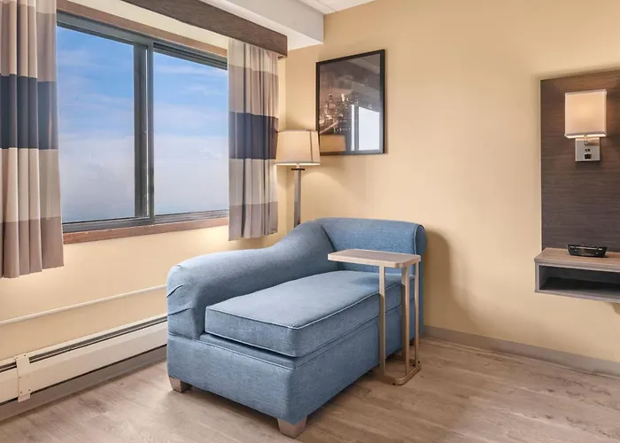 Ramada By Wyndham Minneapolis Golden Valley