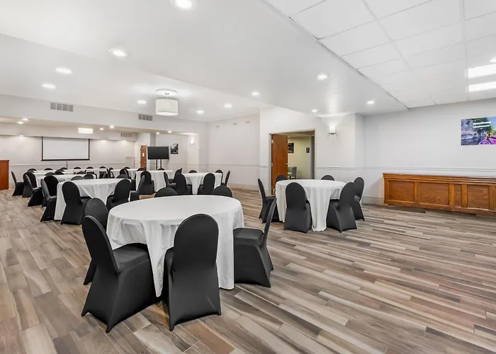 Best Western Plus 1000 Islands Hotel & Suites- Newly Renovated