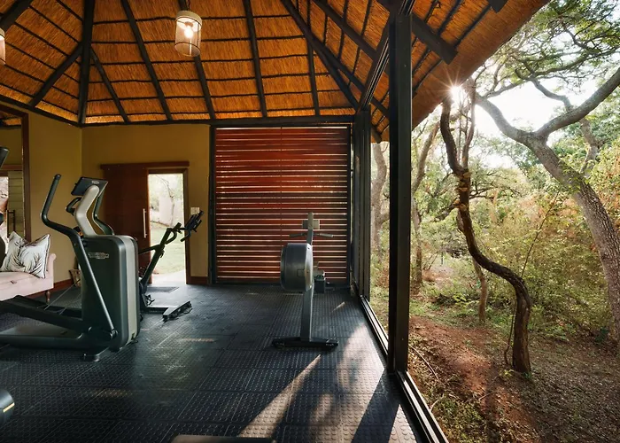 Ndlovu Safari Lodge