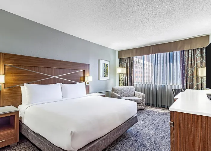 Doubletree By Hilton Milwaukee Downtown