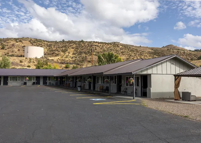 Oregon Trail Inn And Suites