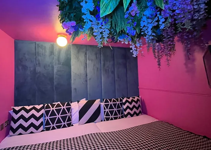 Manchester'S Only Private Party Suite For 12 With Makeup Room