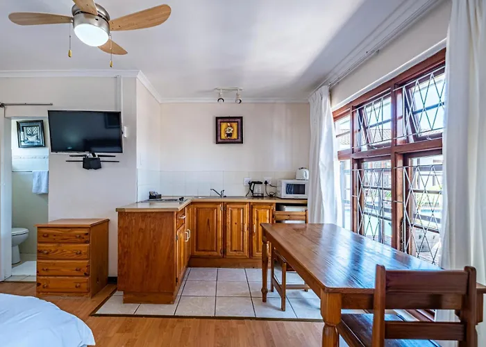 5 Third Avenue Guesthouse