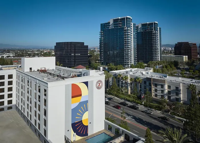 Hotel Zessa Orange County Airport, A Doubletree By Hilton