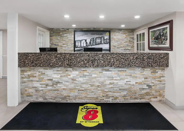 Super 8 By Wyndham Gananoque - Country Squire Resort