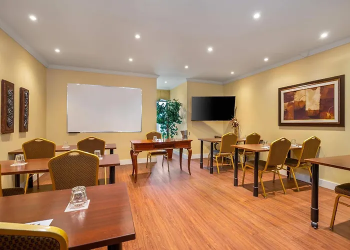 Hotel Brossard, An Ascend Collection Hotel