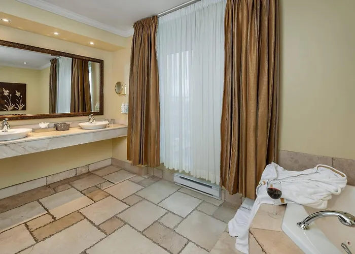 Hotel Brossard, An Ascend Collection Hotel