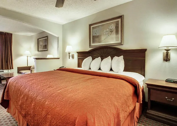 Quality Inn & Suites Clinton - Jackson West