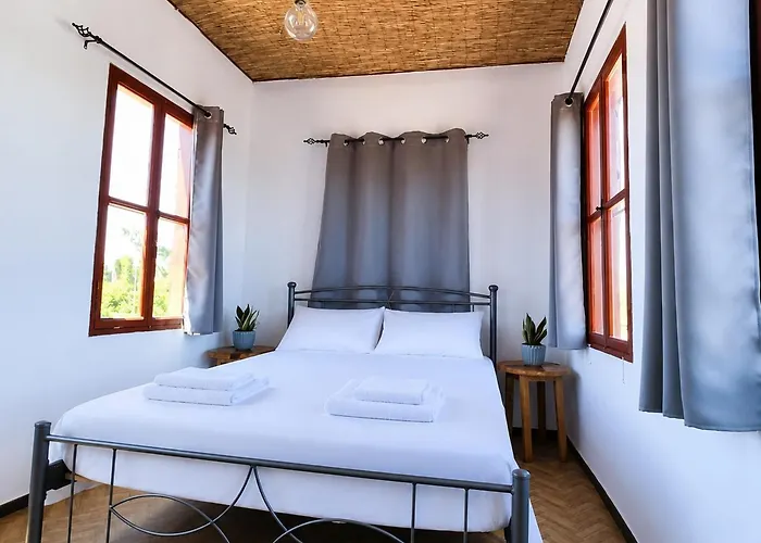 Rhodes Youth Hostel (Adults Only)