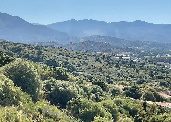 Suite de 2 chambres d'hôtes, proche port&aéroport, vue mer&montagne, climatisation, petit-déjeuner et parking inclus