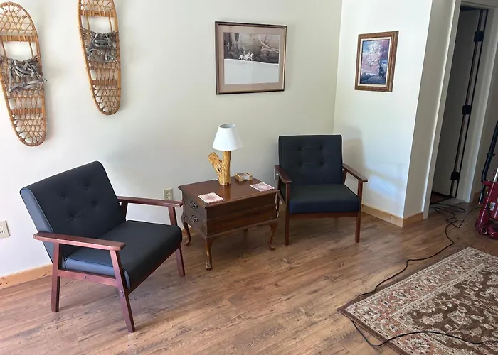 Creekside Downtown Vacation Suites, Only Adults 25 Or Older
