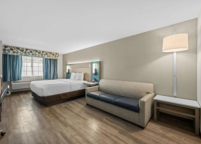 Econo Lodge Inn & Suites Santa Fe South