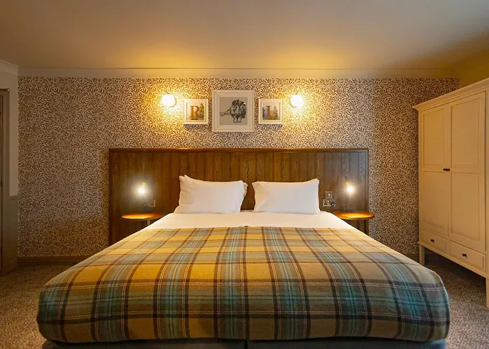 The Red Lion Hawkshaw