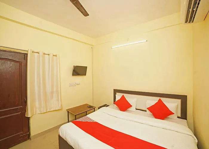 Hotel O Paras Guest House & Restaurant