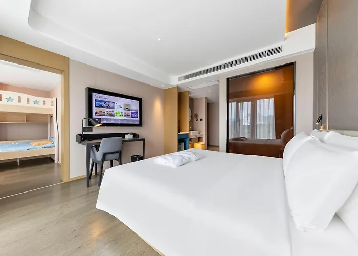 Atour Hotel Xishuangbanna Jinghong Gaozhuang Starlight Night Market