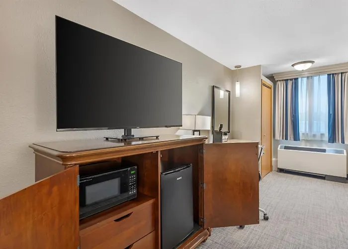 Best Western Plus Dubuque Hotel And Conference Center
