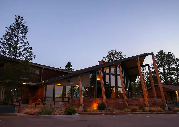 Trailhead Lodge