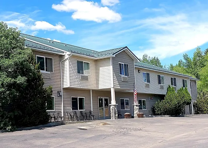 Super 8 By Wyndham Salmon Motel