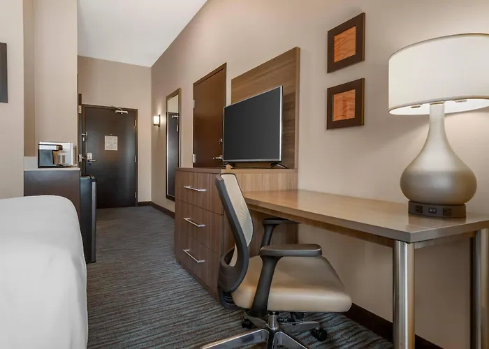 Comfort Inn & Suites Calgary Airport - North