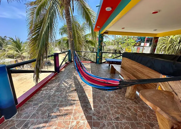 Beachfront Paradise Boutique Hotel - Alebrijes Jacuzzi Suits