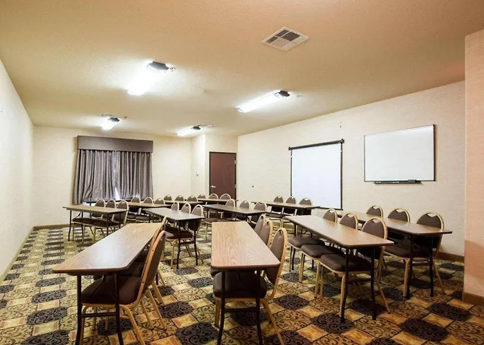 Quality Suites Huntsville Near University