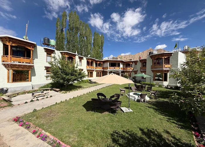 Mandalchan Hotel