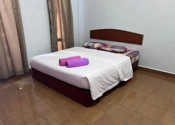Oyo 90967 Homestay Chalet Warisan Siti