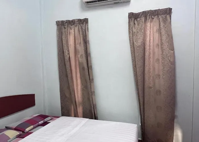 Oyo 90967 Homestay Chalet Warisan Siti