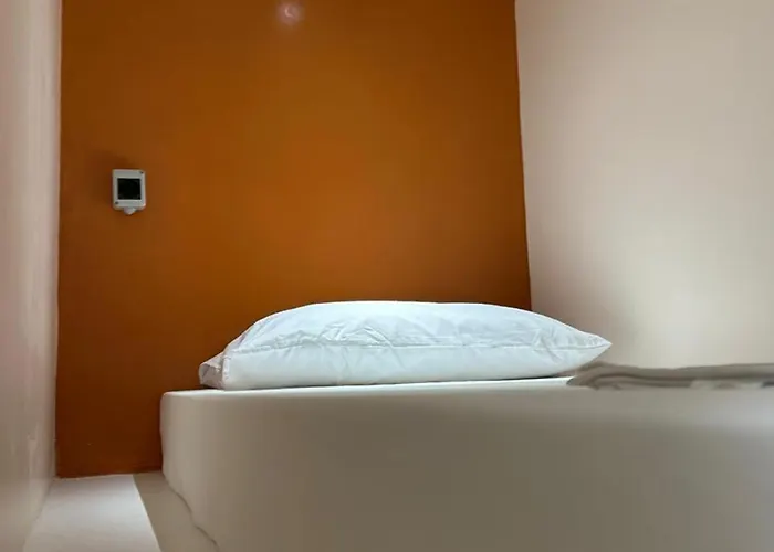 Queen-V Hostel