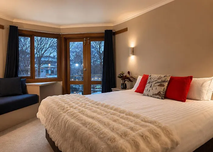 High Plains Lodge Rooms