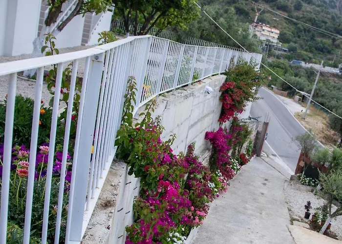 Uzeiri Guest Hotel