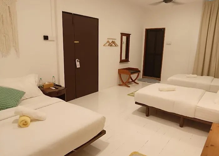 Sunset Beach Retreat & Beach Bistro