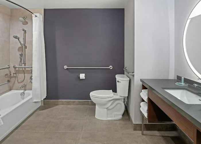 Courtyard By Marriott Woodland