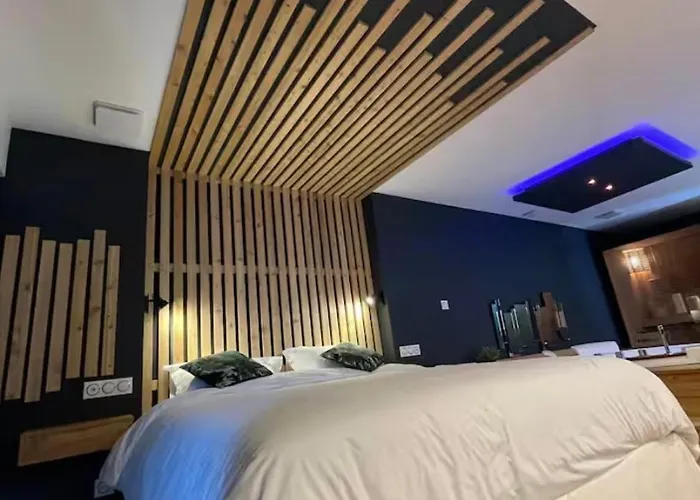 Loveroom Lens