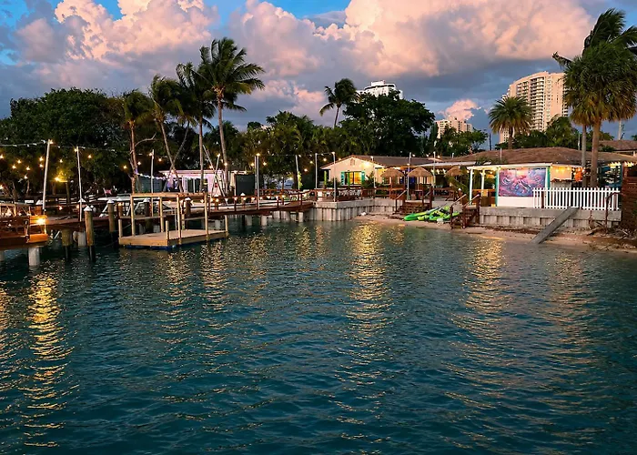 Blue Heron Bridge Hotel&Dive Club