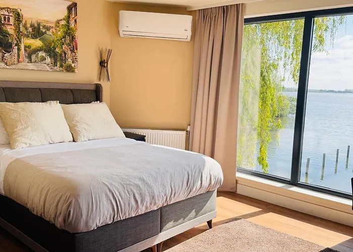 Weromeri Premium Hotel And Apartment