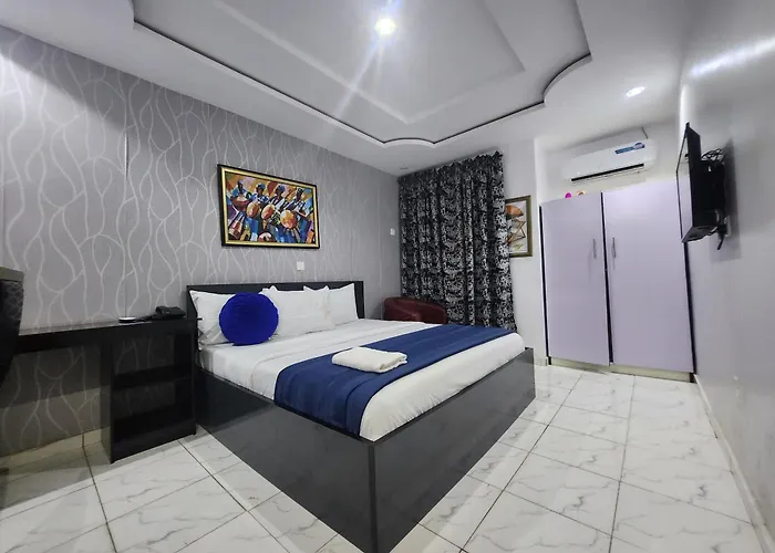 De Prominent Hotel & Suites