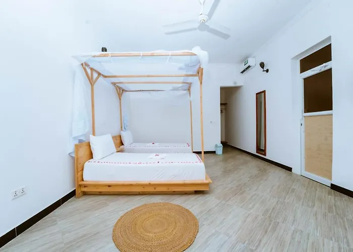 Farashuu Luna Hotel