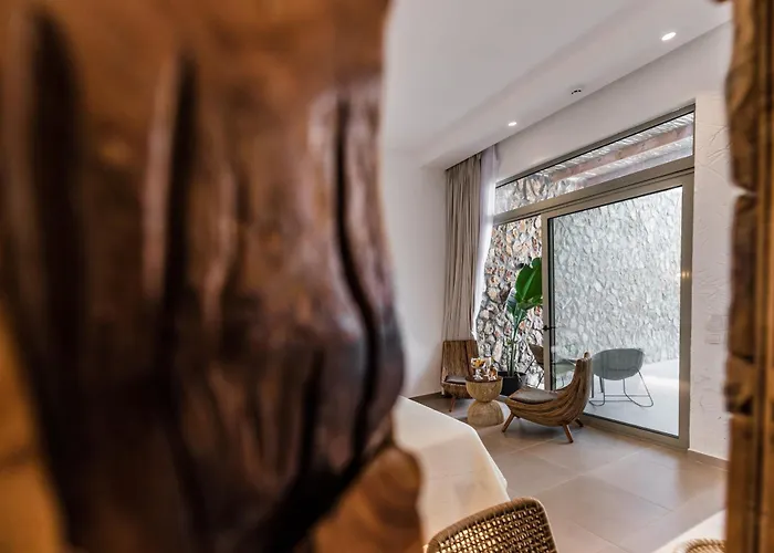 Delfini Beach Hotel & Suites