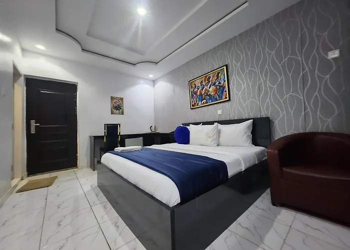 De Prominent Hotel & Suites