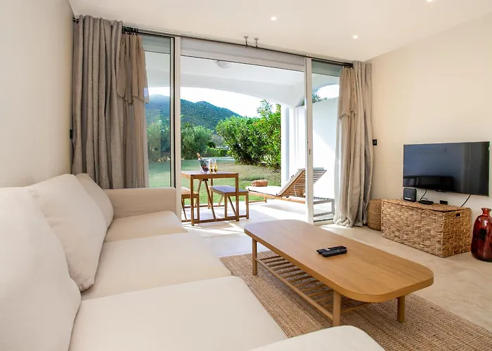 6 Beachfront Apartments With Terrace & Direct Beach Access