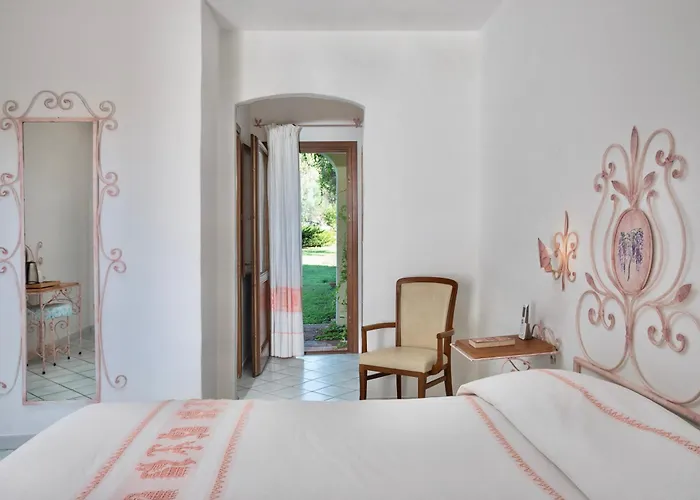 Hotel With Swimming Pool Near Baja Sardinia