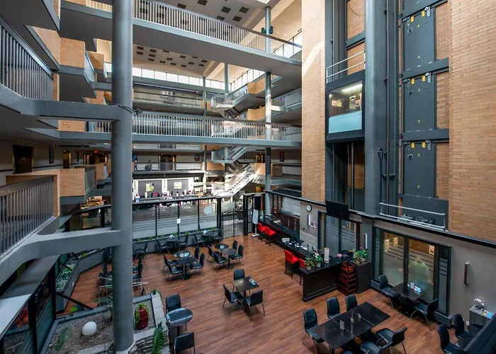 Coast Calgary University Area Hotel By Apa