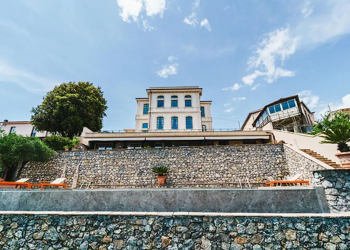 Miramare Apartments&Suites