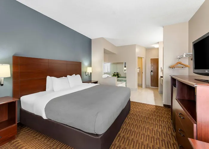 Quality Inn & Suites Lawrence - University Area